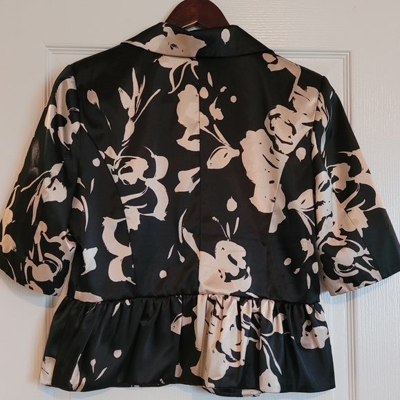 Gorgeous J.S. Collections short sleeved dress jacket - Picture 14 of 17